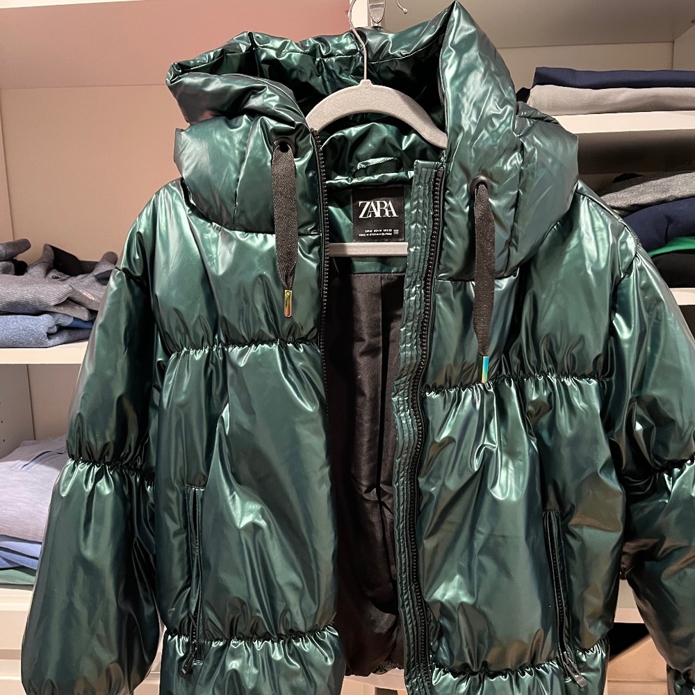 Super cute and warm Zara Puffer Jacket- Green- Women Medium